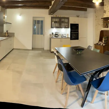 De Charme Près Du Mans, équipé Avec Espace Extérieur, Garage, Et Confort Moderne - Fr-1-410-385 *