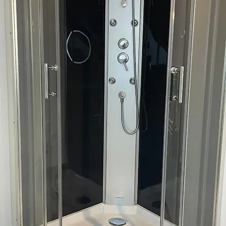 De Charme Près Du Mans, équipé Avec Espace Extérieur, Garage, Et Confort Moderne - Fr-1-410-385 *