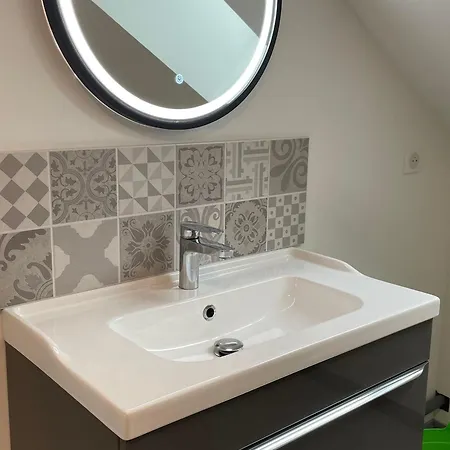 De Charme Près Du Mans, équipé Avec Espace Extérieur, Garage, Et Confort Moderne - Fr-1-410-385 * La Bosse